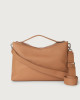 Orciani Borsa Bauletto Boxy Soft in pelle con tracolla Pelle martellata MANDORLA