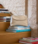 Borsa Nana Soft Midi a spalla in pelle martellata con tracolla