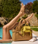 Orciani Borsa Aura Soft Midi a mano in pelle martellata con tracolla Pelle martellata BISCOTTO